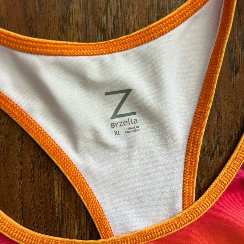 Lot of Three 💪🏾 Multicolored Razorback Exercise Tanks Women’s Size 1X XXL - Picture 3 of 9